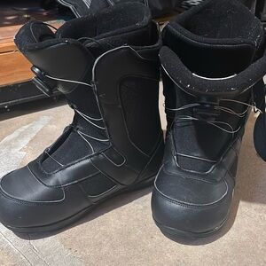 Snowboarding boots